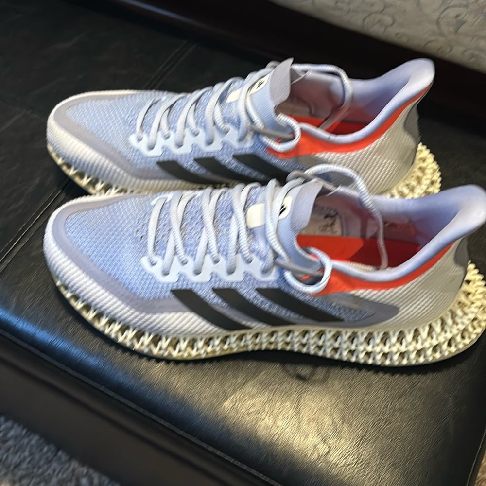 Men’s Adidas  4DFWD 2 RUNNING SHOES shoes in like new condition Size 10.5
